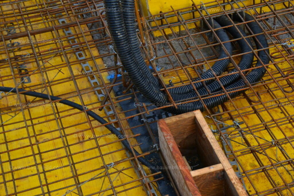 bib-lg17-elektroinstallation-0069 | Nach LV-Leistungsgruppen sortierte Detailfotos über den Bau eines Hauses. Alle Hausbau-Bilder direkt vom Urheber und Autor der Website Haus-Selber-Bauen.com