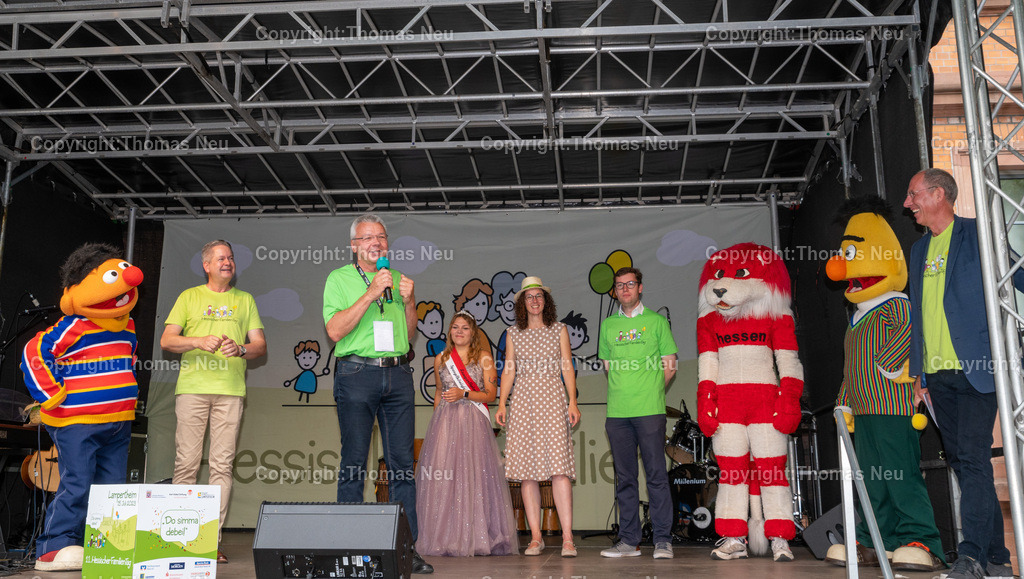 DSC_6769 | bare, Familientag in Lampertheim, mit Ernie, Stiftungsratsvorsitzenden Matthias Wilkes, Bürgermeister Gottfried Störmer, Spargelkönigin Ayleen I, Ministerin Angela Dorn, Erster Stadtrat Marius Schmidt, Hessenlöwe, Bert, Thomas Ranft, Bild: Thomas Neu