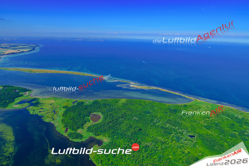 Die Luftbildaufnahme Wustrow - Rerik wurde 2018 mittels Flugzeug (keine Drohne) erstellt. Perfekte Schärfe und Druck- Auflösung- Garantiert!