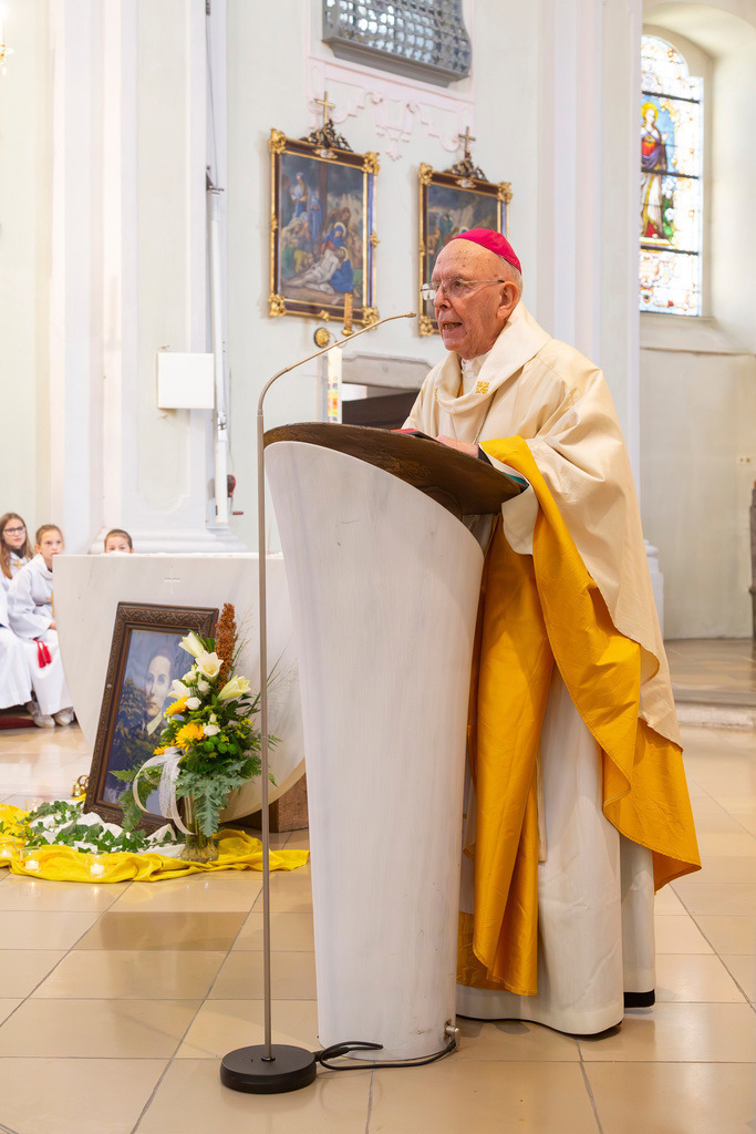 Festmesse-032 | Fotodoku der Festmesse anläßlich der Seligsprechung von Maria Theresia LEDOCHOWSKA 1975, zelebriert von Altbischof DDr. Klaus Küng und Pfarrer Mag. Zenon PAJAK in der Pfarrkirche Loosdorf. 