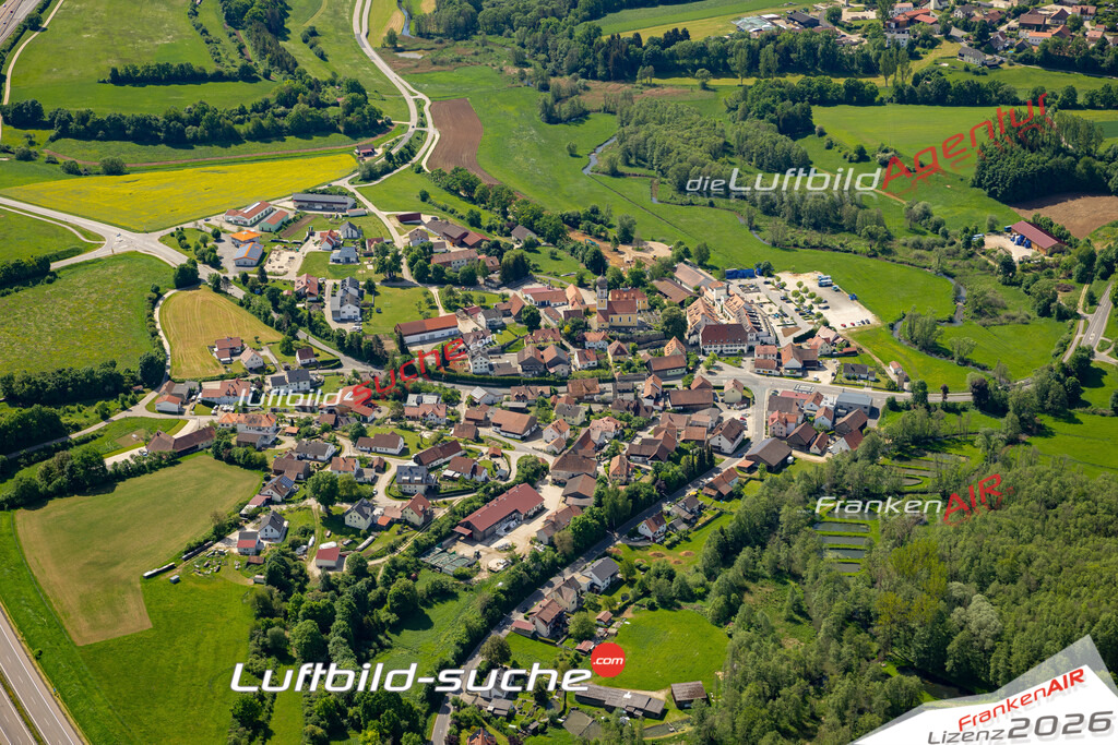 Die Luftaufnahme Lengenfeld - Velburg wurde 2022 vom Flugzeug aus (keine Drohne) erstellt. Hohe Auflösung -für große Poster und Wandbilder geeignet - Garantiert!