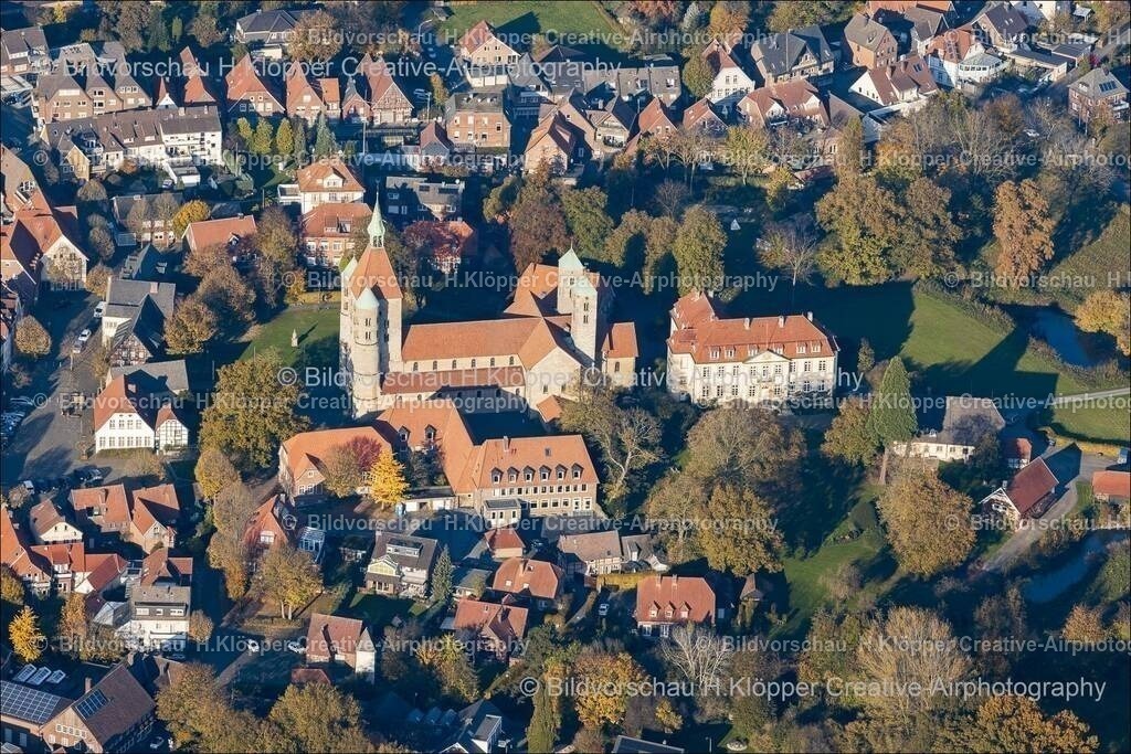 Luftbilder Freckenhorst-5411_prot | Luftbildfotografie Luftbilder Freckenhorst Stiftskirche St. Bonifatius - Realisiert mit Pictrs.com
