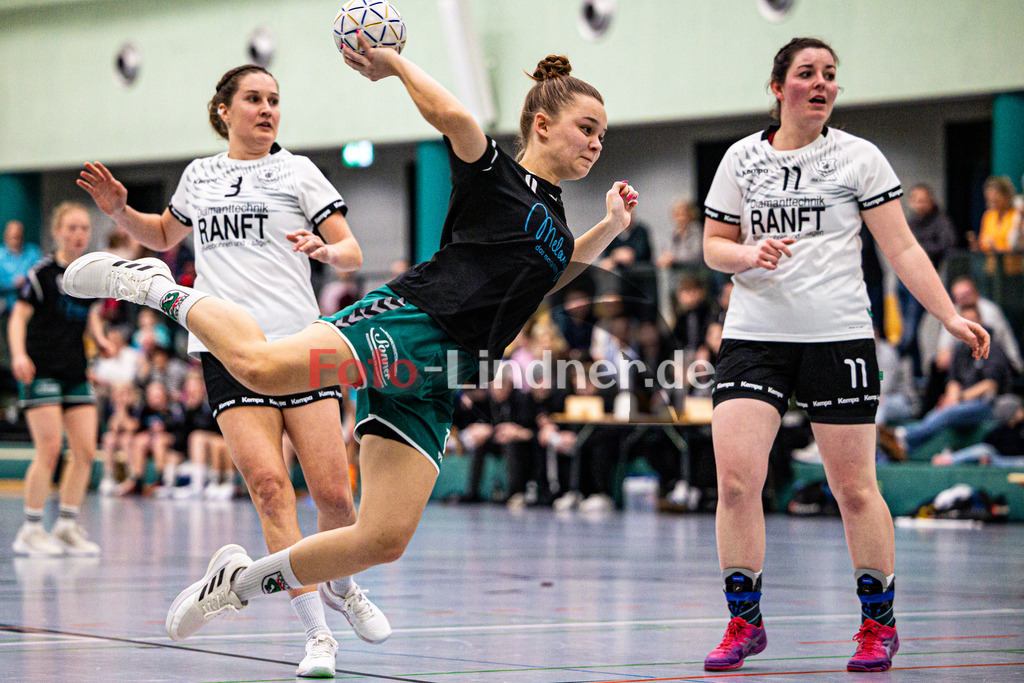 BSC Oberhausen gegen TSV Murnau | Bezirksoberliga Handball Frauen 2024/25, BSC Oberhausen gegen TSV Murnau, 20250118,Hanna HIESINGER (TSV Murnau 11) Wurf,2025-01-18 in Weilheim (Jahnhalle)Hanna HIESINGER (TSV Murnau 11)Copyright: WolfgangxLindner foto-lindner.de