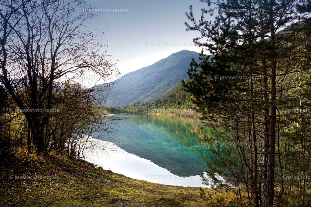 welltvi-Weissenbach_Baggersee-Herbst-04112017-_DSC1911 | Info aus dem Bezirk Reutte/Ausserfern Tirol sowie eine umfangreiche Bilddatenbank über die gesamte Region: Lechtal, Talkessel Reutte, Tannheimertal, Zwischentoren. Lech, Plansee, Zugspitze, Grenztunnel, B179, Fernpassstraße, Verkehr, Lawinen, Tradition, - Realisiert mit Pictrs.com