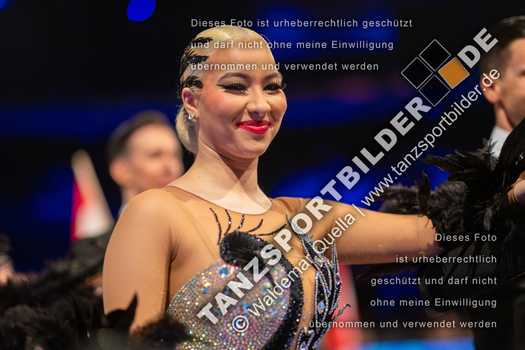 20251206-02228 | Hier finden Sie Tanz Bilder vom Latein und Standard Formationen tanzen. Sportbilder vom Tanzsport. Schöne Fotos und von Weltmeisterschaft, Europameisterschaft, Bundesliga, Regionalliga, Oberliga und Landesliga sowie von GOC Stuttgart, DanceComp, WM Bremen