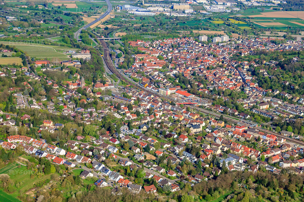 Luftbild: Eisenbahnstr im Ortsteil Grötzingen in Karlsruhe im Bundesland Baden-Württemberg in Deutschland. Foto: IMG_25939.jpg vom 23.04.2010 durch Werner Riehm/FLY-FOTO.de