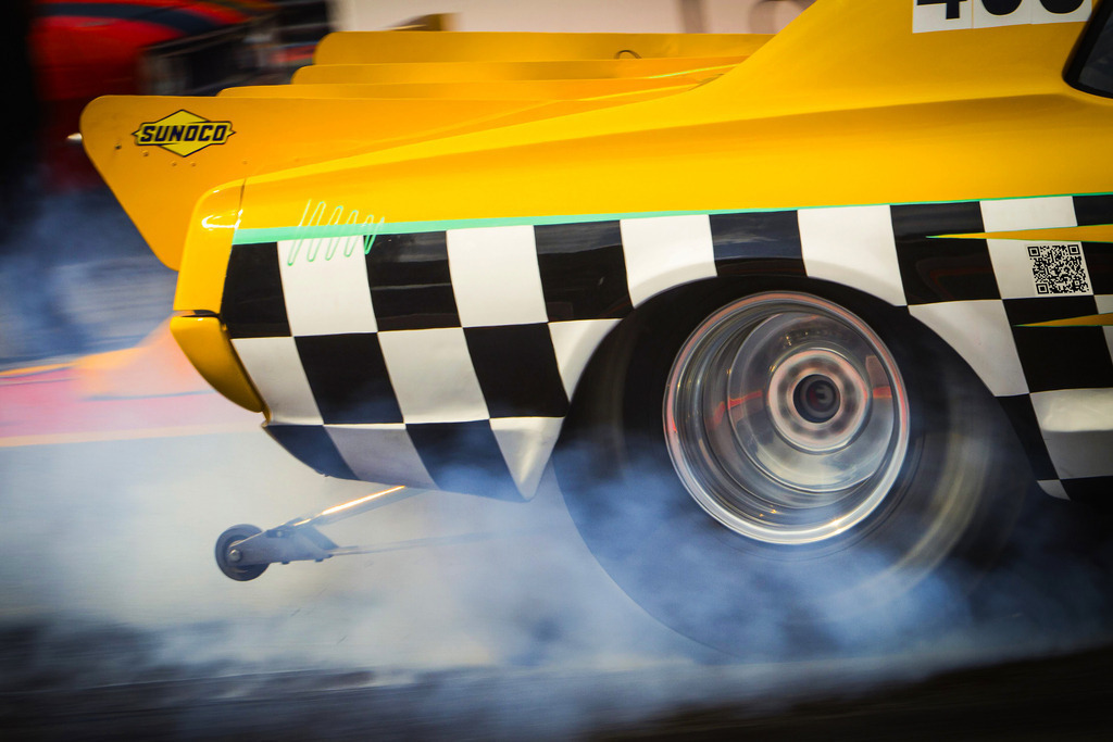 Dragster Burnout - Soundimage | Nicht nur sehen, sondern auch hören, was im Bild passiert. Heißes Wandbild mit hinterlegtem Sound. Ein Wandbild direkt von der Rennstrecke mit Sound in brillanter Druckqualität auf Acrylglas, Alu-Dibond, Leinwand und vielen weiteren Wandprodukten perfekte geeignet für Ihr Ambiente. - Realisiert mit Pictrs.com