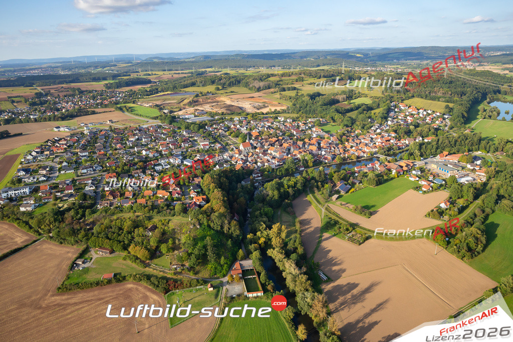Das Luftbild der Stadt Marktzeuln wurde 2021 vom Flugzeug heraus erstellt (keine Drohne) Aufnahmehöhe ca.450 Meter- hohe Bildauflösung und Druck-Qualität garantiert!