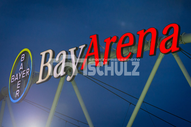 20241007NSZ_0021 | Beleuchteter Schriftzug "BayArena"DEU, Leverkusen, 07.10.2024 Fußball, Frauen, Google Pixel Frauen-Bundesliga, Saison 2024/2025, 5. Spieltag, Bayer 04 Leverkusen - FC Carl Zeiss JenaDIE DFB-RICHTLINIEN UNTERSAGEN JEGLICHE NUTZUNG VON FOTOS ALS SEQUENZBILDER UND/ODER VIDEOÄHNLICHE FOTOSTRECKEN - Realisiert mit Pictrs.com