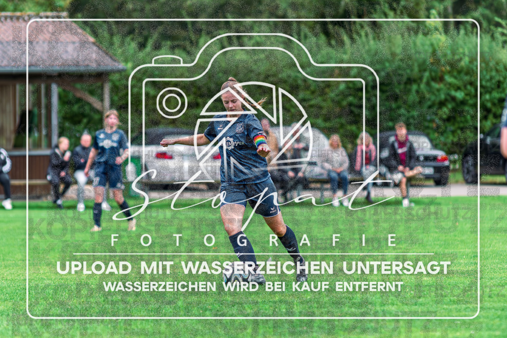 SFBSGF-1024 | Maxime Wachs (SF Bispingen #07) beim Damen Kreisliga HK/CE Spiel zwischen Sportfreunde Bispingen und SG Fulde im Sportplatz Steinbeck/Luhe, Bispingen (Simon Paul Stopat) - Realisiert mit Pictrs.com