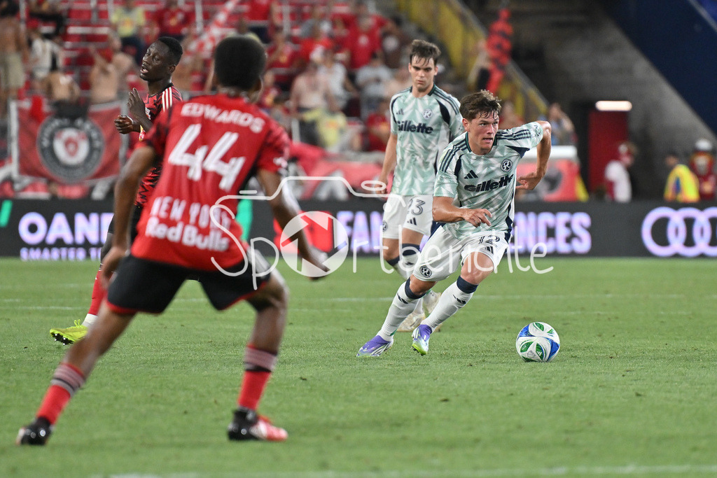 New York Red Bulls - New England Revolution | am Ball Ilay FEINGOLOD (New England 12) / Major League Soccer: New York Red Bulls - New England Revolution, Red Bull Arena am 16.07.2025