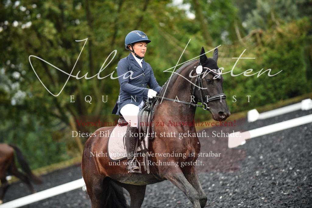 DSC_2795 | Pferde- und Turnierfotografie in Westsachsen. Pferdeportraits, Auftragszeichnungen und intuitive Kunst.