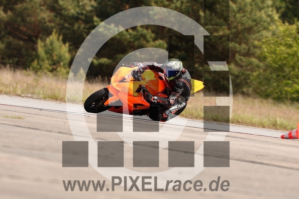 0288-20250529_11817 | Schöne Erinnerungen an spannende Momente - das festzuhalten ist unser Job. PIXELrace.de ist seit 2003 auf den Rennstrecken Europas unterwegs um die Action draußen beim Fahren und die wunderbare Stimmung imm Fahrerlager für euch einzufangen.