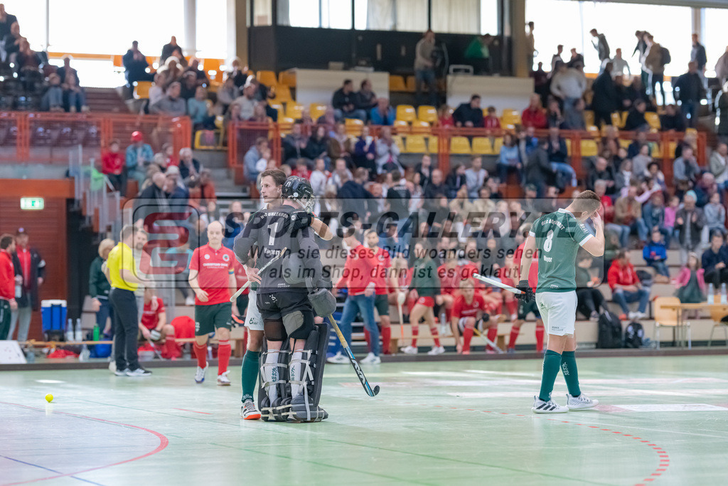 HK_20230108_102497 | 1. Bundesliga ( Halle ) Herren Crefelder HTC - Uhlenhorst Mülheim am 8.1.2023 Crefelder HTC  ( CHTC ), Krefeld , Lennart Küppers Torwart ( Uhlenhorst Mülheim #1 ) , Dennis Holthaus ( Uhlenhorst Mülheim #5 )
