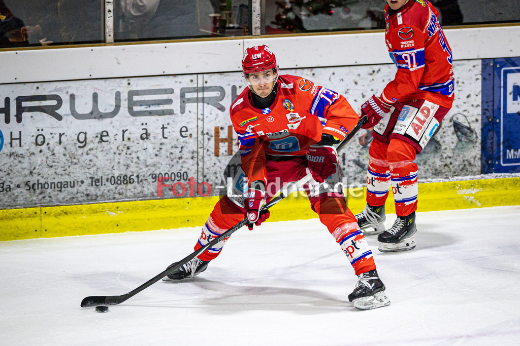 EC Peiting vs Deggendorfer SC | Eishockey Oberliga Süd Vorrunde 2024/2025, EC Peiting vs Deggendorfer SC, 20241228,Christian HANKE (ECP 13) in Aktion,2024-12-28 in Peiting (Eisstadion)Christian HANKE (ECP 13)Copyright: WolfgangxLindner foto-lindner.de