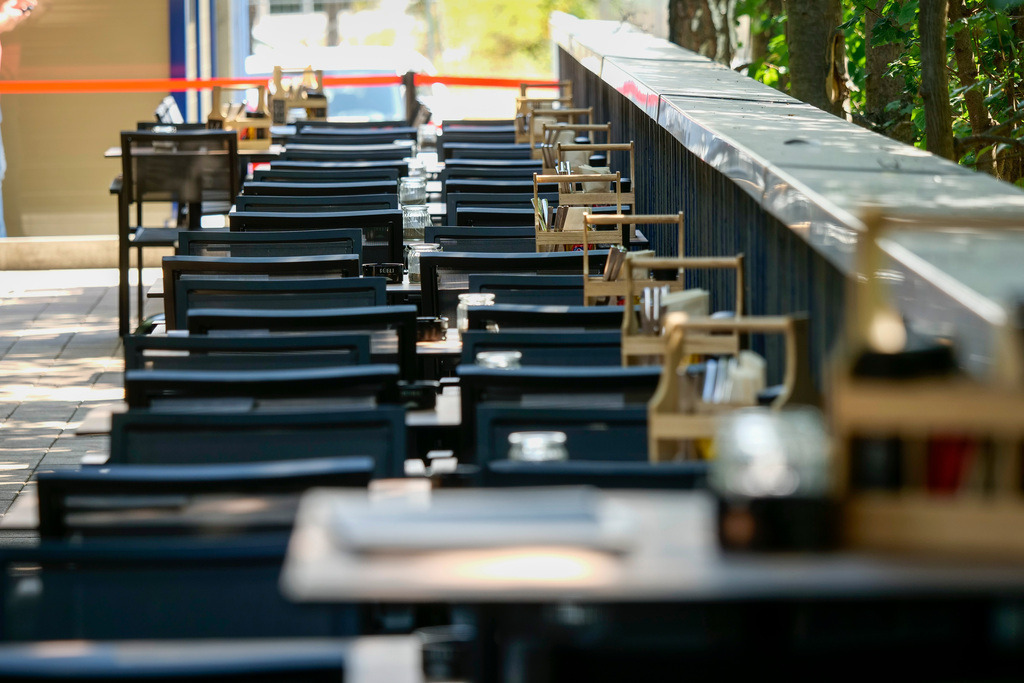 Scheune | Freiberg am Neckar - in Freiberg ist eine alte Scheune am Bahnhof in ein Restaurant mit Hotel umgebaut worden - Realisiert mit Pictrs.com