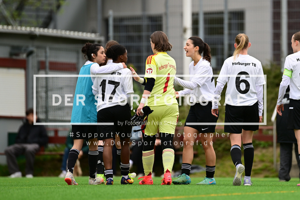 Fußball I Frauen I Saison 2025-2026 I Bezirksliga I 21. Spieltag I Harburger TB - Rahlstedter SC I 166869 | Der Sportfotograf. - Realisiert mit Pictrs.com