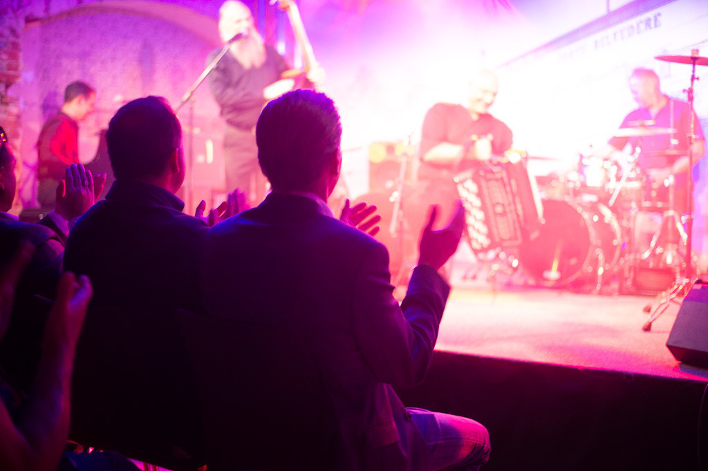 Tango meets Cuba | Tango meets Cuba mit den Klazz Brothers & Cuba Percussion im Forte Belvedere Leisnig zum Festival Hallo Leisnig 2022. - Realisiert mit Pictrs.com