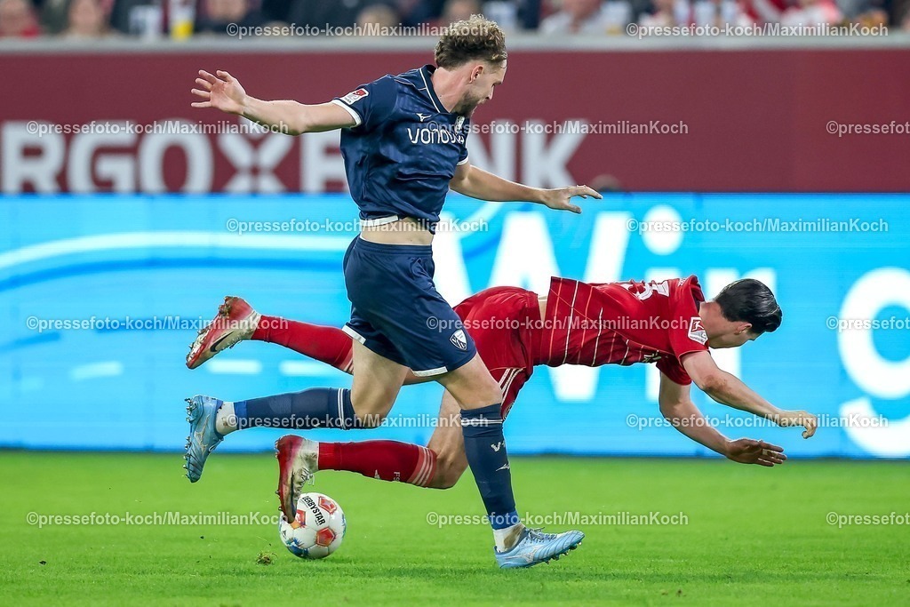 F9527022601066 | 27.02.2026, Fußball, Fortuna Düsseldorf - VfL Bochum, 2. Fußball Bundesliga, Merkur Spiel-Arena, Saison 2025 2026: Philipp Strompf&nbsp;(VfL Bochum #03) im Zweikampf gegen  Cedric Itten&nbsp;(Fortuna Düsseldorf #13)  DFB regulations prohibit any use of photographs as image sequences and or quasi-video.