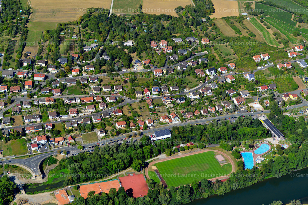 3650355 | KLEINOCHSENFURT 31.08.2016 Wohngebiet - Mischbebauung der Mehr- und Einfamilienhaussiedlung  in Kleinochsenfurt im Bundesland Bayern, Deutschland // Residential area - mixed development of a multi-family housing estate and single-family housing estate  in Kleinochsenfurt in the state Bavaria, Germany Foto: Gerhard Launer