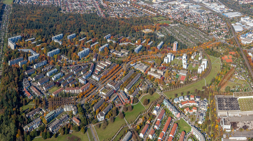 Luftbild: Herbst im Ortsteil Oberreut in Karlsruhe im Bundesland Baden-Württemberg in Deutschland. Foto: IMG_130004-Pano.jpg vom 24.10.2021 durch Werner Riehm/FLY-FOTO.deAuflösung des Originals: 10466 x 5857 px