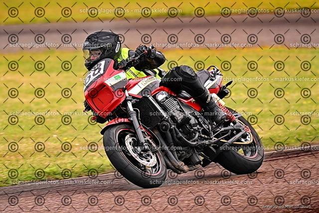 25bt02-0122 | markuskiefer.com - Realisiert mit Pictrs.com