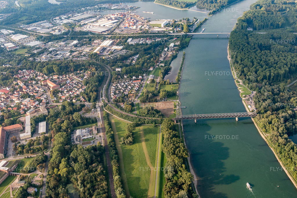Luftbild: Am Alten Hafen in Germersheim im Bundesland Rheinland-Pfalz in Deutschland. Foto: P1000802.jpg vom 14.09.2014 durch Werner Riehm/FLY-FOTO.de