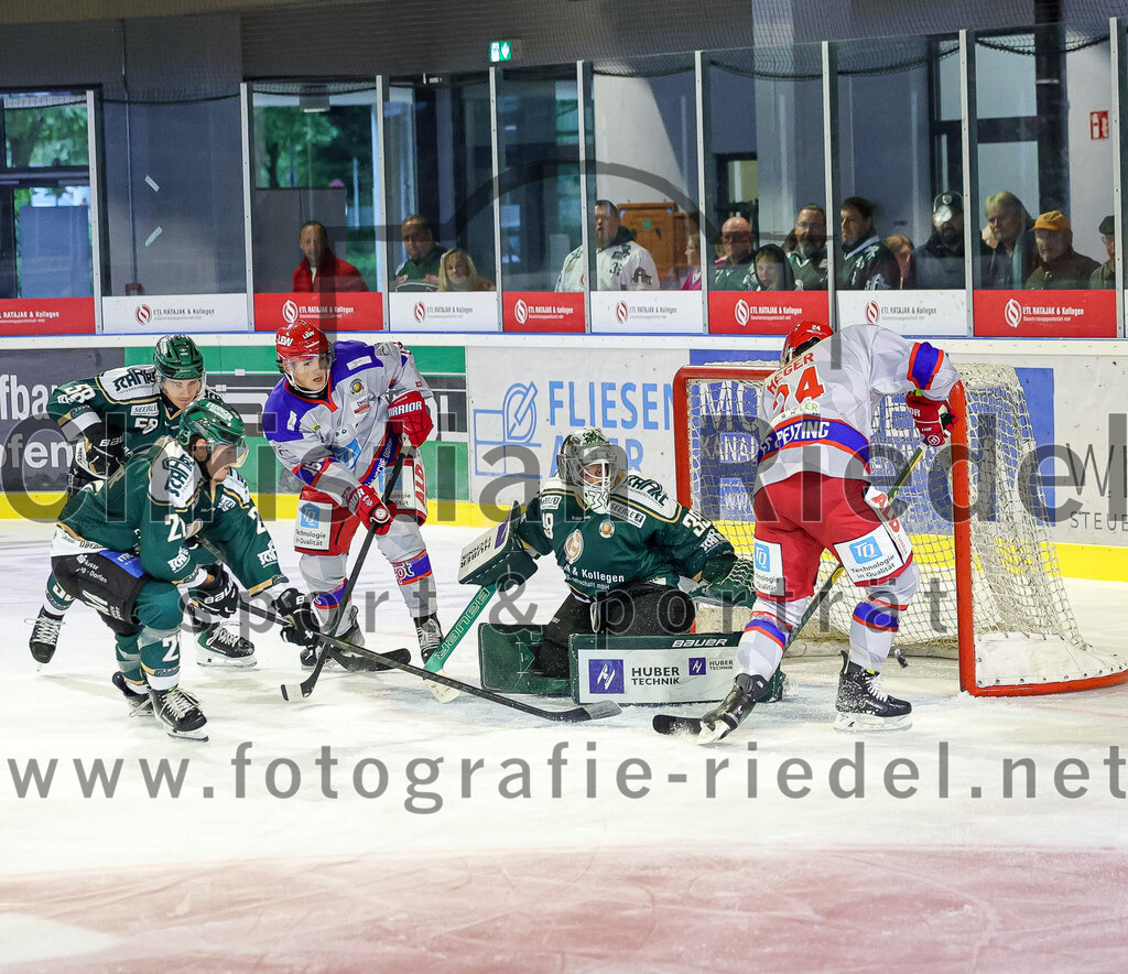 2025-09-14_040_TSV_Erding_gegen_EC_Peiting | Erding, Deutschland, 14.09.2025:Eishockey, Oberliga Süd 2025 / 2026, Testspiel, TSV Erding gegen EC Peiting, Endergebnis: 2:3Foto: Christian Riedel / fotografie-riedel.net