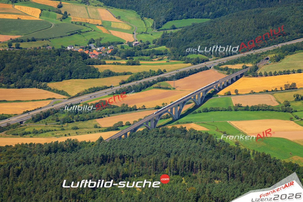 Die Luftaufnahme der Stadt Kirchheim wurde vom UL-Flugzeug heraus erstellt ( keine Drohne )- hohe Auflösung für beste Qualität