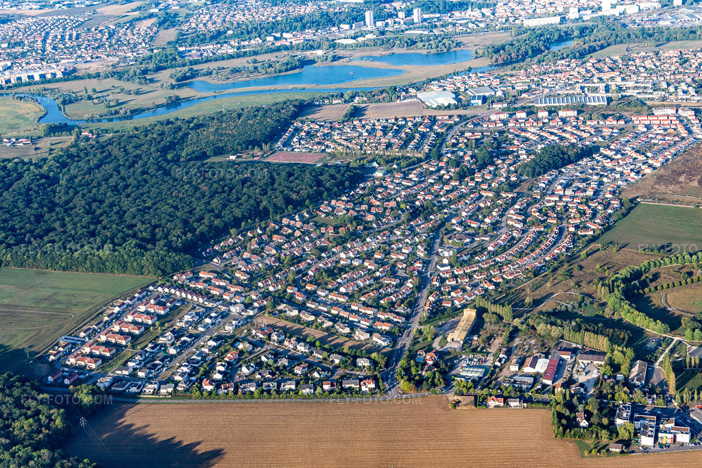 Aerial view: View of the town in Saulxures-lès-Nancy in the state Meurthe et Moselle, France. – Photo: IMG_117847.jpg taken on 09/14/2019 by Werner Riehm/FLY-FOTO.com – Resolution of the original: 5295 x 3530 px