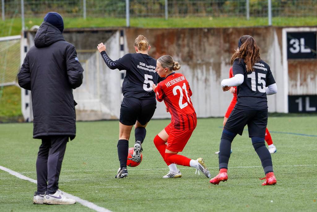 FCHHOH_251005_6433 | 1.FC Heidenheim 1846 II vs. SGM Hohenmemmingen/Sontheim, Fußball, Frauen, Bezirksliga, 2025/2026, 4. Spieltag, 05.10.2025 in Heidenheim, Kunstrasen b. Voith-Arena West(Foto: Michael Bulling) - Realisiert mit Pictrs.com