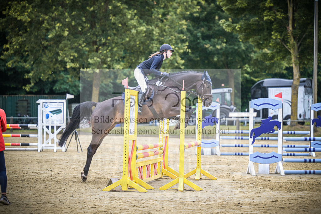 DOS_2645 | Entdecke hochwertige Reitturnierfotos von Foto Oger. Professionell, emotional und authentisch – jetzt Lieblingsmomente im Shop bestellen.Deutschlandweite Turnierfotografie. - Realisiert mit Pictrs.com