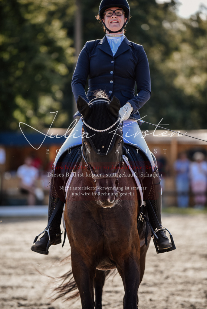 DSC_0583 | Pferde- und Turnierfotografie in Westsachsen. Pferdeportraits, Auftragszeichnungen und intuitive Kunst.
