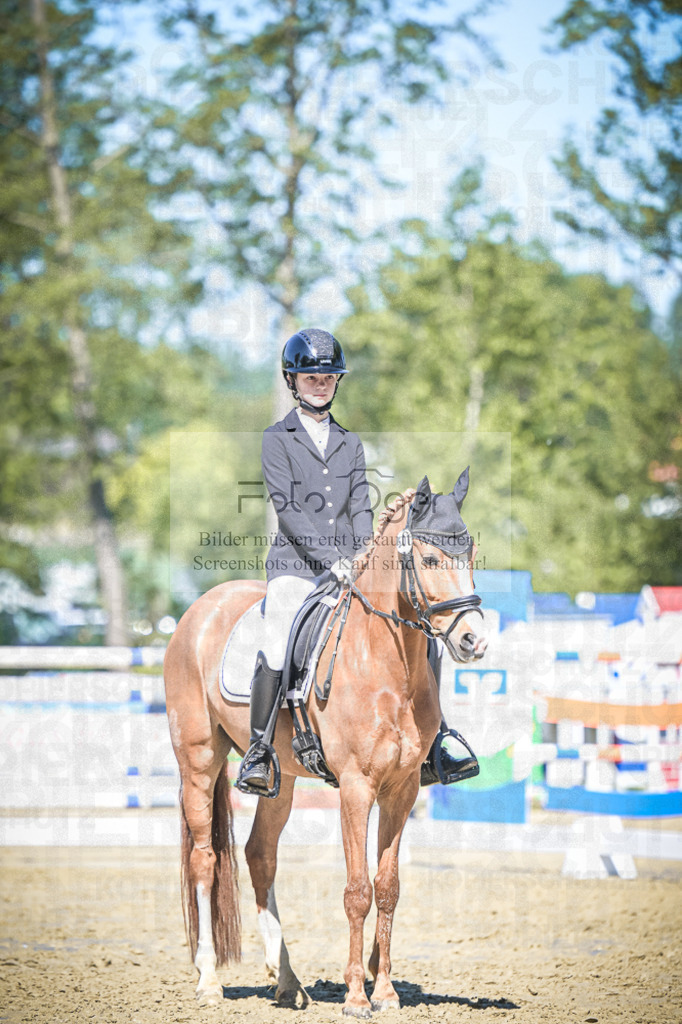 DOS_5064 | Entdecke hochwertige Reitturnierfotos von Foto Oger. Professionell, emotional und authentisch – jetzt Lieblingsmomente im Shop bestellen.Deutschlandweite Turnierfotografie. - Realisiert mit Pictrs.com