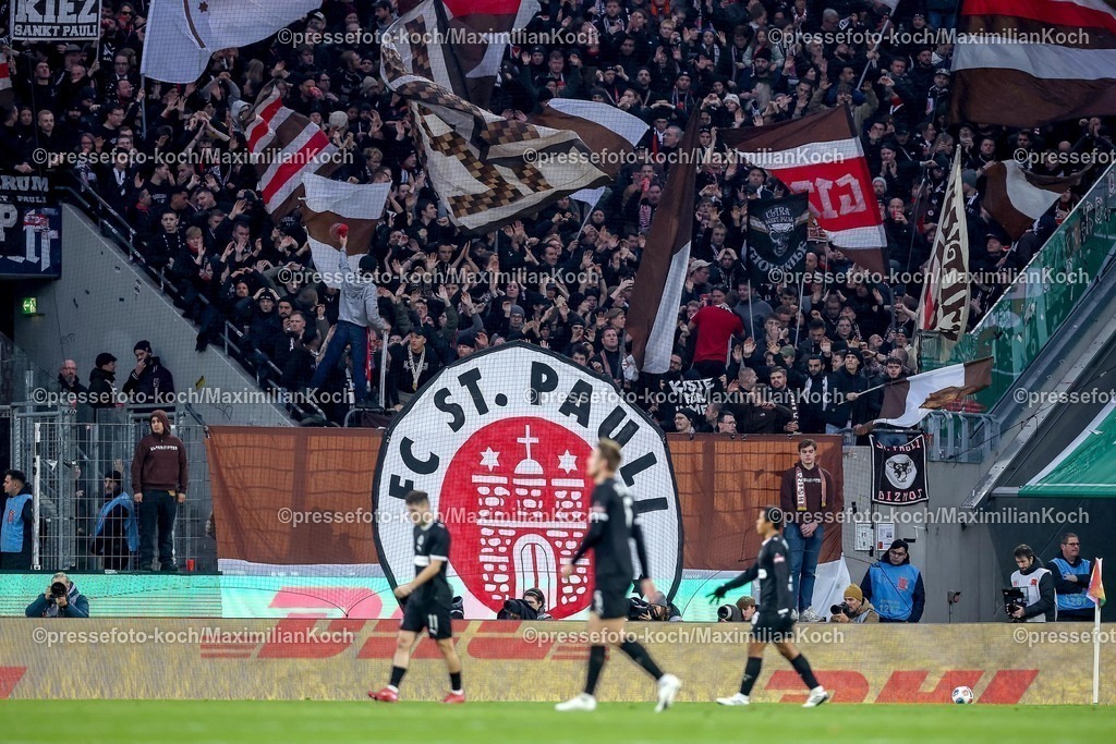 1FC06122501037 | 06.12.2025, Fußball, 1. FC Köln - FC St. Pauli, 1. Fußball Bundesliga, 13. Spieltag, RheinEnergie-STADION, Saison 2025 2026: Gästeblock Fans St Pauli  DFB regulations prohibit any use of photographs as image sequences and or quasi-video.