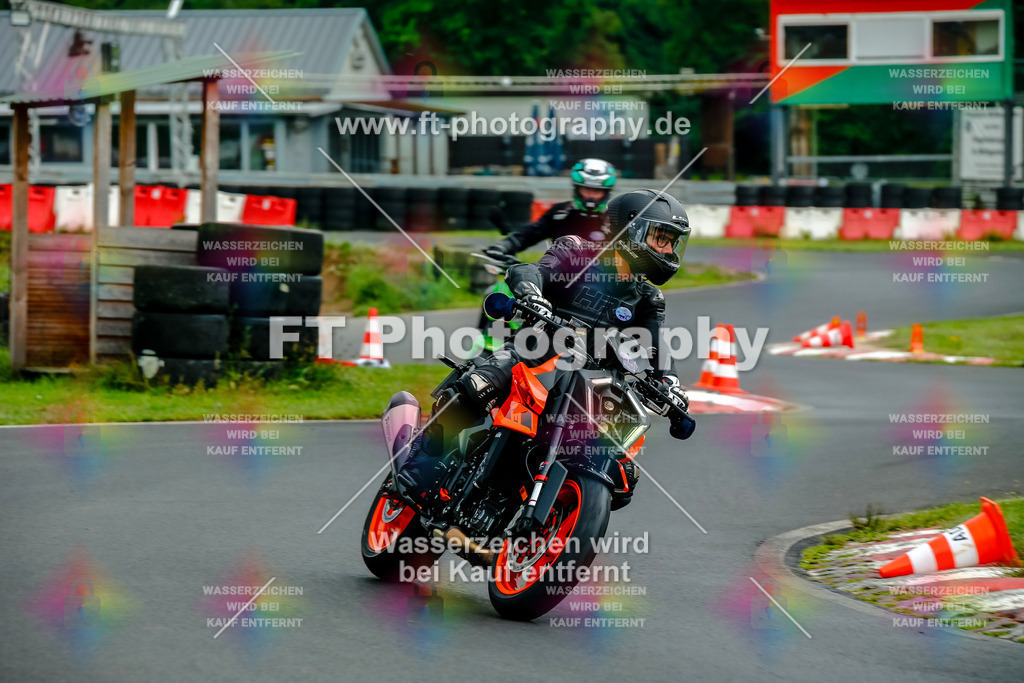 VBK-3565 | Hier findet Ihr Bilder von Touristenfahrten auf der Nürburgring Nordschleife oder von anderen Veranstaltungen die ich besucht habe. Viel Spass beim Durch Schauen 