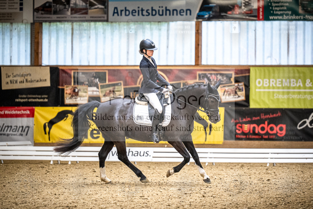 DOS_4161 | Entdecke hochwertige Reitturnierfotos von Foto Oger. Professionell, emotional und authentisch – jetzt Lieblingsmomente im Shop bestellen. - Realisiert mit Pictrs.com