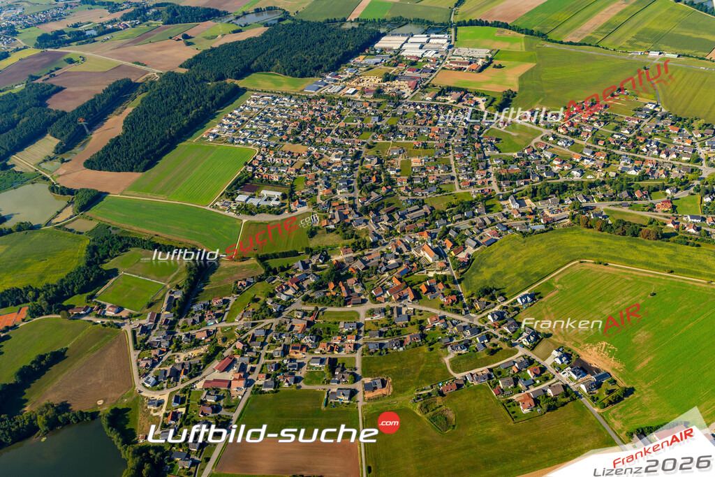 Das Luftbild zeigt :  Schmidgaden - Die Luftaufnahme wurde 2024 vom UL-Flugzeug aus erstellt ( keine Drohne ) - Hochauflösende Luftaufnahme - Für grossformatige Ausdrucke geeignet. Die Geschenkidee !Mit Lizenz und Bildrechte bestellbar
