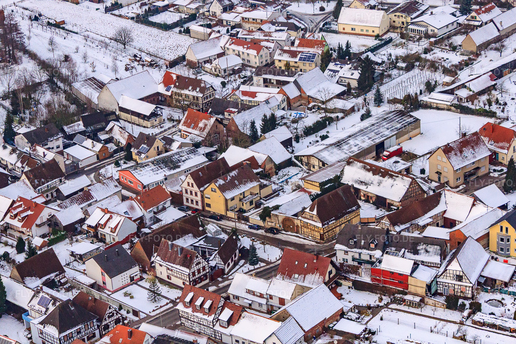 Luftbild: Hauptstraße im Winter im Schnee in Barbelroth im Bundesland Rheinland-Pfalz in Deutschland. Foto: IMG_23695.jpg vom 16.01.2010 durch Werner Riehm/FLY-FOTO.de
