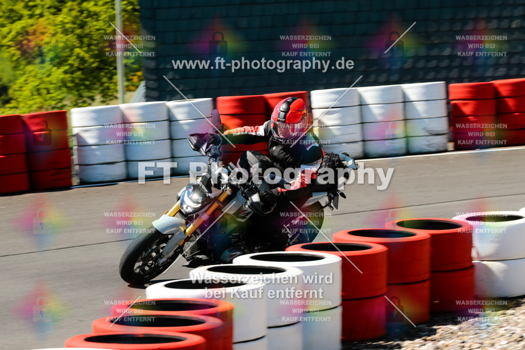 Moto-TeamOBK-22269 | Hier findet Ihr Bilder von Touristenfahrten auf der Nürburgring Nordschleife oder von anderen Veranstaltungen die ich besucht habe. Viel Spass beim Durch Schauen 