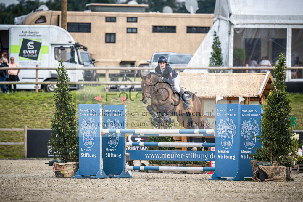 DOS_3266 | Entdecke hochwertige Reitturnierfotos von Foto Oger. Professionell, emotional und authentisch – jetzt Lieblingsmomente im Shop bestellen.Deutschlandweite Turnierfotografie. - Realisiert mit Pictrs.com
