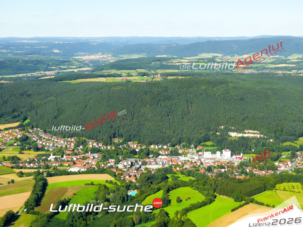 Die Luftaufnahme der Stadt Weissenbrunn wurde vom UL-Flugzeug heraus erstellt ( keine Drohne )- hohe Auflösung für beste Qualität