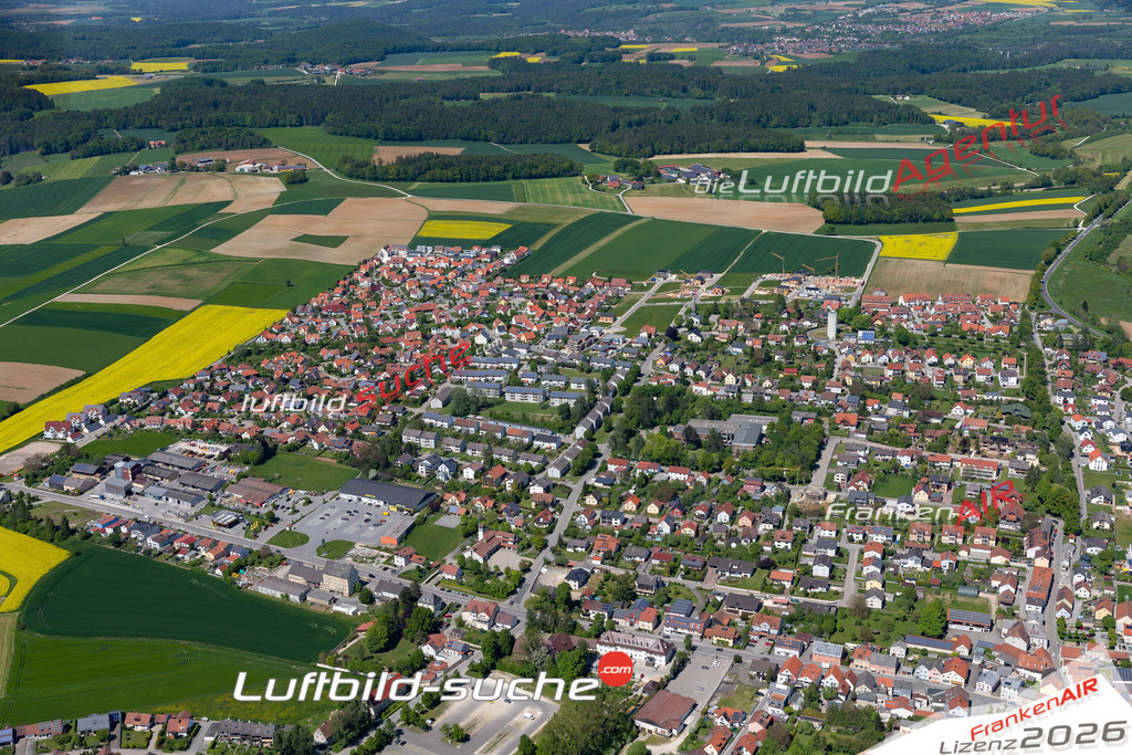 Das Luftbild der Stadt Hemau wurde 2021 vom Flugzeug heraus erstellt (keine Drohne) Aufnahmehöhe ca.450 Meter- hohe Bildauflösung und Druck-Qualität garantiert!