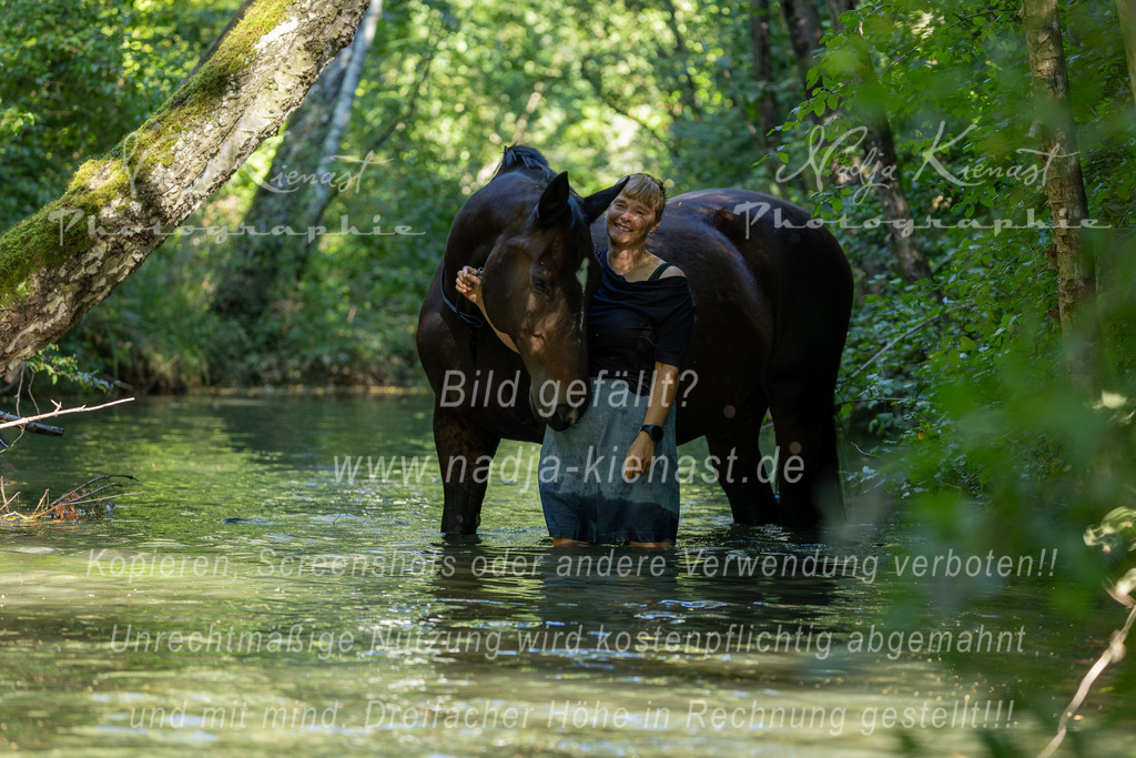 Auswahl_Photographie_Nadja_Kienast__IE_8363-Verbessert-RR | Ich biete Ihnen einzigartige und individuelle Fotoshootings mit Ihren Tieren.
In individuellen Coachings lernen Sie, wie sie von Ihrem Pferd, Ihrer Katze, Ihrem Hund oder einfach Ihrem persönlichen Lieblingstier eindrucksvolle Fotos machen können.