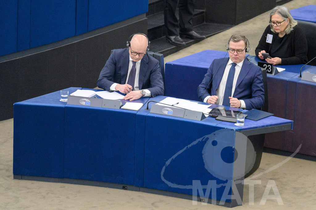 _DWI6336 | Der finnische Ministerpräsident Petteri Orpo hört sich Reden von Europaabgeordneten im Rahmen der Debatte „Das ist Europa“ an in EU Parlement in Straßburg, 13.03.2024 - Realisiert mit Pictrs.com