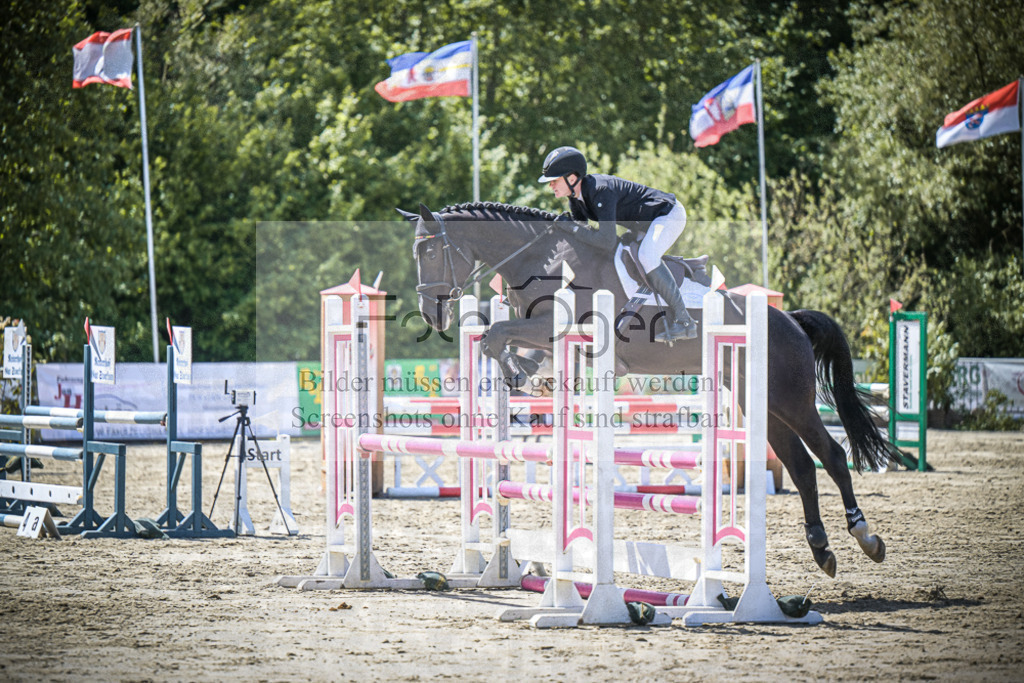 DOS_4372 | Entdecke hochwertige Reitturnierfotos von Foto Oger. Professionell, emotional und authentisch – jetzt Lieblingsmomente im Shop bestellen.Deutschlandweite Turnierfotografie. - Realisiert mit Pictrs.com