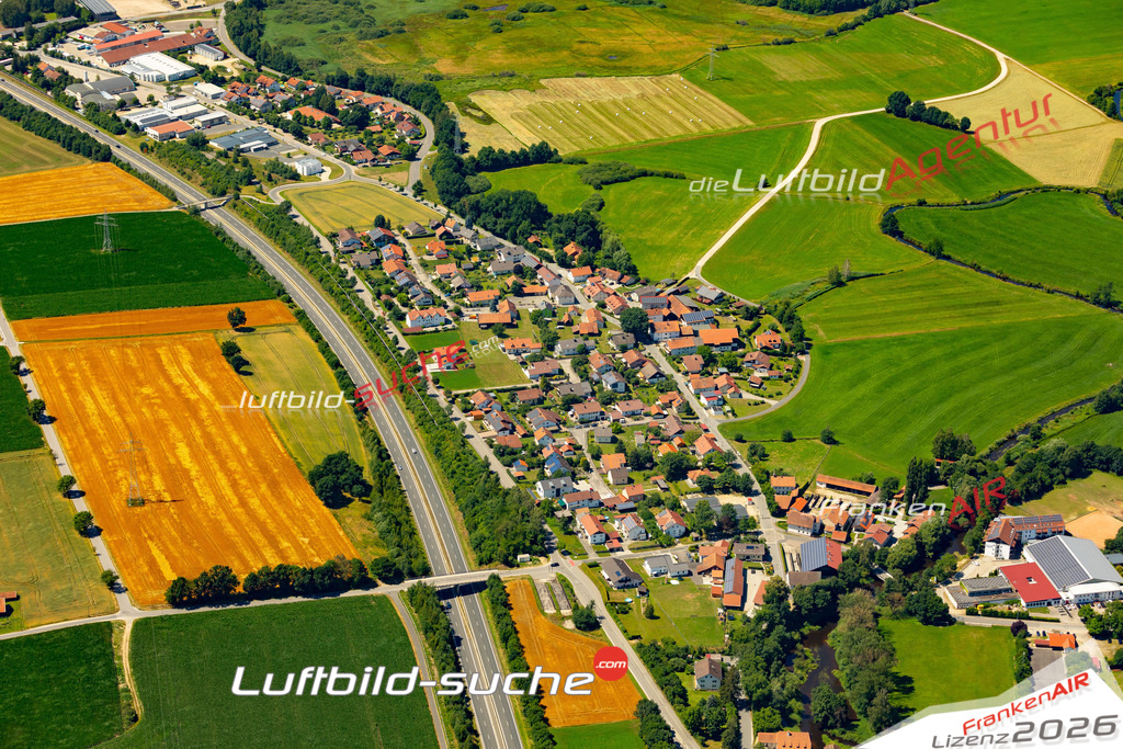Die Luftaufnahme Altenmarkt - Cham wurde 2022 vom Flugzeug aus (keine Drohne) erstellt. Hohe Auflösung -für große Poster und Wandbilder geeignet - Garantiert!