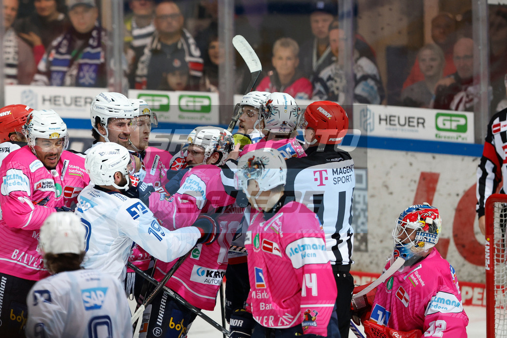 241025_JB_00980 | Fotodatenbank für Print- und Onlinemedien mit den Schwerpunkten Fußball, Eishockey, Basketball, Handball, Wintersport und Leichtathletik - Realisiert mit Pictrs.com