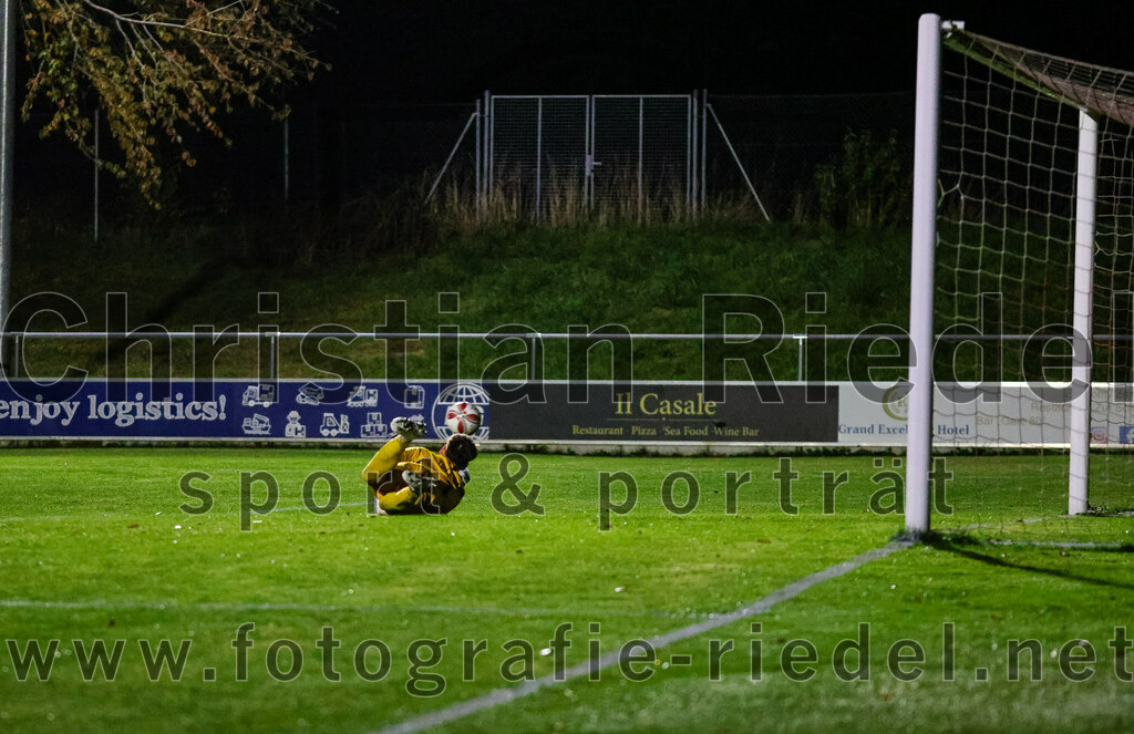 2023-10-13_075_FC_Schwaig_gegen_TSV_Ampfing | Oberding, Deutschland, 13.10.2023:
Fußball, Landesliga Südost 2023 / 2024, 16. Spieltag, FC Schwaig gegen TSV Ampfing, Endergebnis: 3:2

Kaan Gülcü (TSV Ampfing, #1)

Foto: Christian Riedel / fotografie-riedel.net