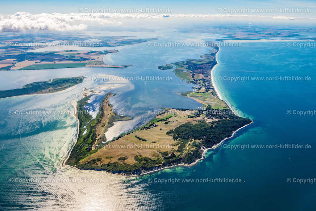 Hiddensee_ELS_8303100822 | INSEL HIDDENSEE 10.08.2022 Küstenbereich der Ostsee im Ortsteil Kloster in Insel Hiddensee im Bundesland Mecklenburg-Vorpommern. Weiterführende Informationen bei: Hiddenseer Hafen- und Kurbetrieb. // Coastal area of the Baltic Sea - Island in the district Kloster in Insel Hiddensee in the state Mecklenburg - Western Pomerania. Further information at: Hiddenseer Hafen- und Kurbetrieb. Foto: Martin Elsen
